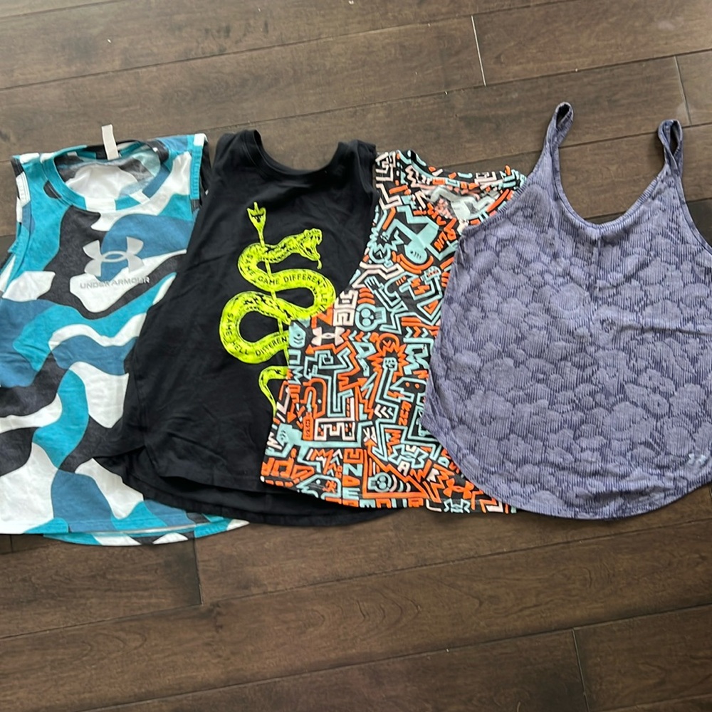 UNDER ARMOUR Bundle 4 tanks